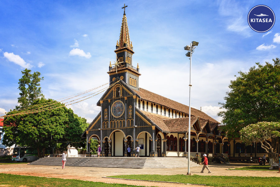 nhà thờ gỗ kontum